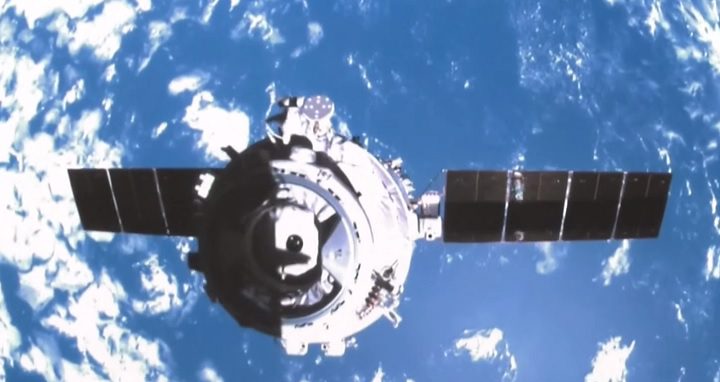Shenzhou 13 undocks and returns to Earth