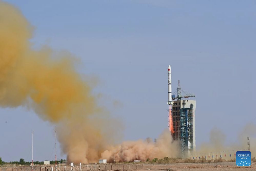 China launches trio of sats into LEO for two universities