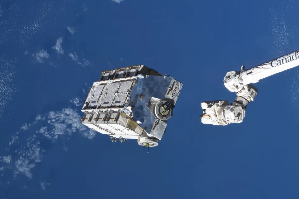 International Space Station battery debris falls on Florida home…so should Keraunothnetophobics be afraid?